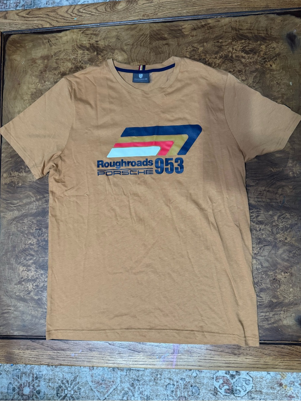 Porsche Roughroads 953 Camel T-Shirt EU XL/US L Official Motorsport Graphic NWOT